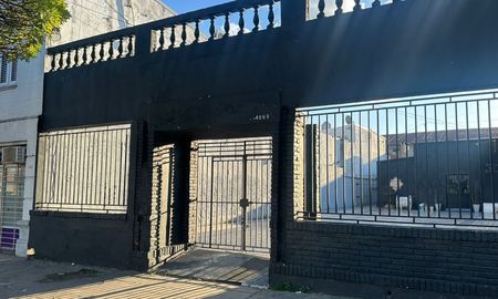 La vecinal Unión, Progreso y Libertad del barrio Barranquitas de la ciudad de Santa Fe fue autorizada a funcionar de manera provisoria por un plazo de seis meses tras ser clausurada el 27 de marzo. La vecinal Unión, Progreso y Libertad del barrio Barranquitas de la ciudad de Santa Fe fue autorizada a funcionar de manera provisoria por un plazo de seis meses tras ser clausurada el 27 de marzo.