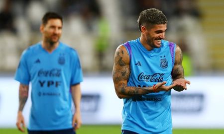 Rodrigo De Paul publicó un mensaje en Instagram luego de conocerse que sufre molestias físicas en la previa al partido con Países Bajos, por el Mundial Qatar 2022. Rodrigo De Paul publicó un mensaje en Instagram luego de conocerse que sufre molestias físicas en la previa al partido con Países Bajos, por el Mundial Qatar 2022.