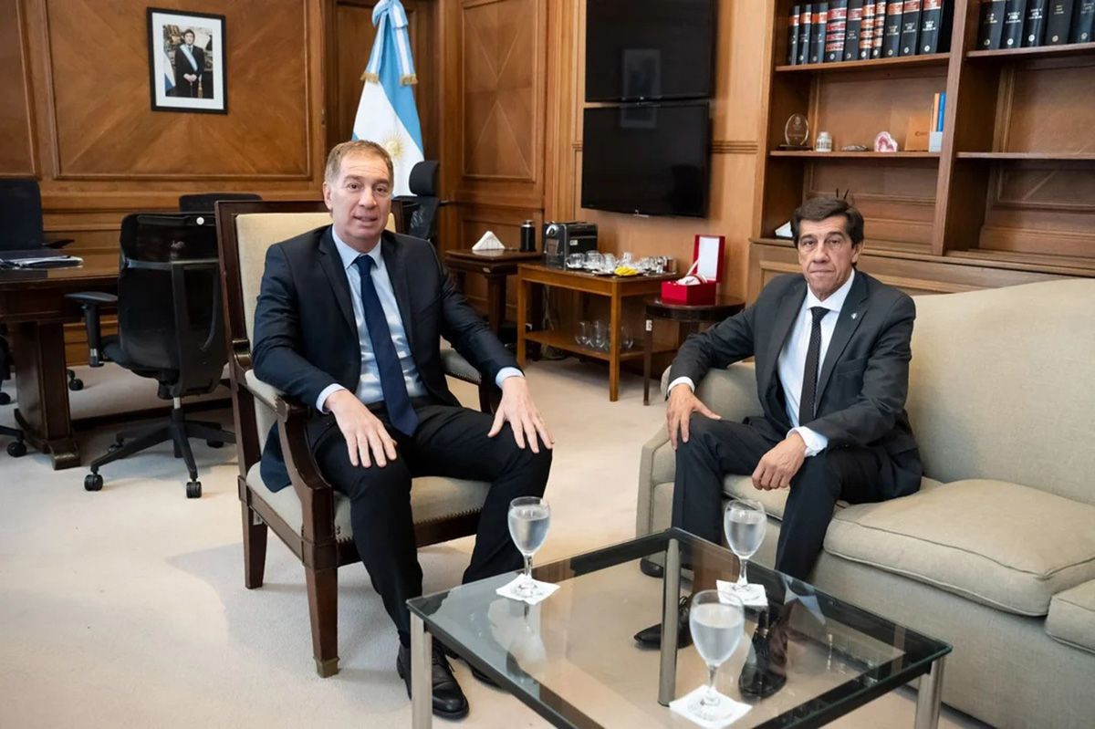 Carlos Sadir, gobernador de la provincia de Jujuy, con el jefe de Gabinete, Diego Santilli.