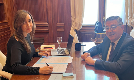 Victoria Villarruel firmó su primer decreto parlamentario. Habilitó a Luis Juez a formar parte del Concejo de la Magistratura. Victoria Villarruel firmó su primer decreto parlamentario. Habilitó a Luis Juez a formar parte del Concejo de la Magistratura.
