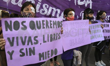 Aire de Santa Fe | ni una menos violencia de género femicidio femicidios _ph Marcelo Capece NA 002 _9x16.jpg