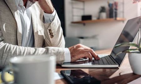Los empleados que no concurran de forma presencial a su lugar de trabajo deberán prestar servicio durante su horario habitual mediante la implementación de trabajo remoto. Los empleados que no concurran de forma presencial a su lugar de trabajo deberán prestar servicio durante su horario habitual mediante la implementación de trabajo remoto.