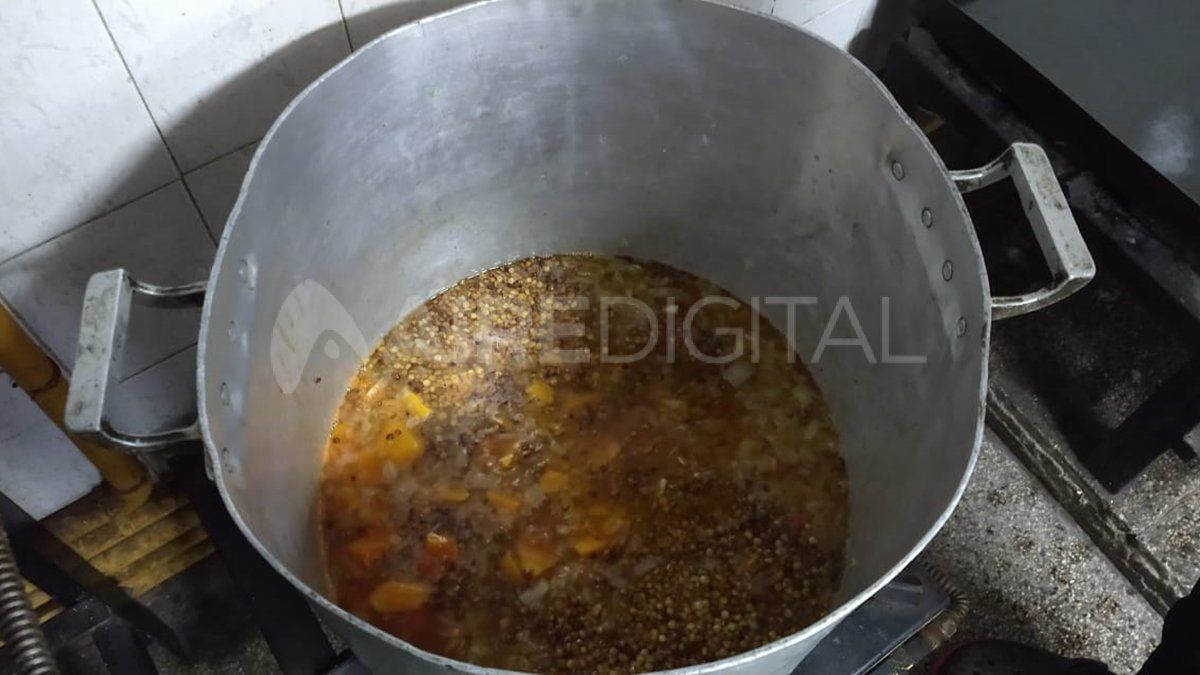 Un vecino inici&oacute; una olla popular en Las Flores para ayudar a los m&aacute;s afectados por la crisis econ&oacute;mica del coronavirus.