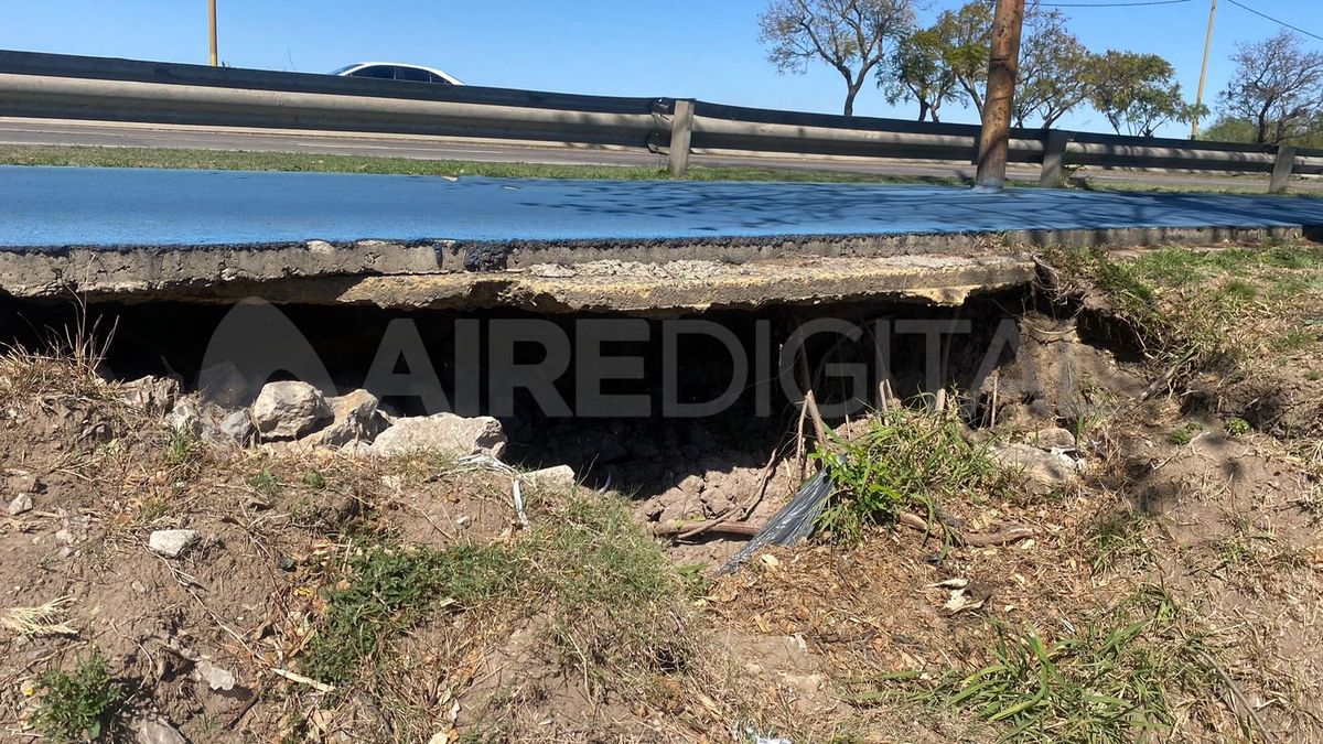 Se volvió formar el socavón del Parque Sur. Se volvió formar el socavón del Parque Sur.