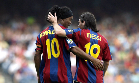el mensaje de ronaldinho a messi, tras firmar con el psg el mensaje de ronaldinho a messi, tras firmar con el psg