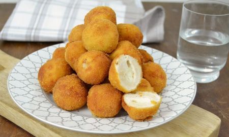 Todos los detalles para hacer bombas de pollo de la mano de Guillermo Calabrese. Todos los detalles para hacer bombas de pollo de la mano de Guillermo Calabrese.
