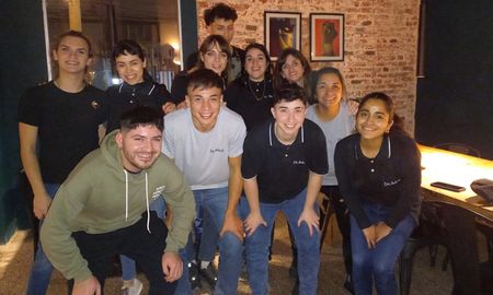 Parte del equipo de trabajo de Dr. Jekyll Cocktail Bar, ubicado en barrio Candioti Sur. Parte del equipo de trabajo de Dr. Jekyll Cocktail Bar, ubicado en barrio Candioti Sur.