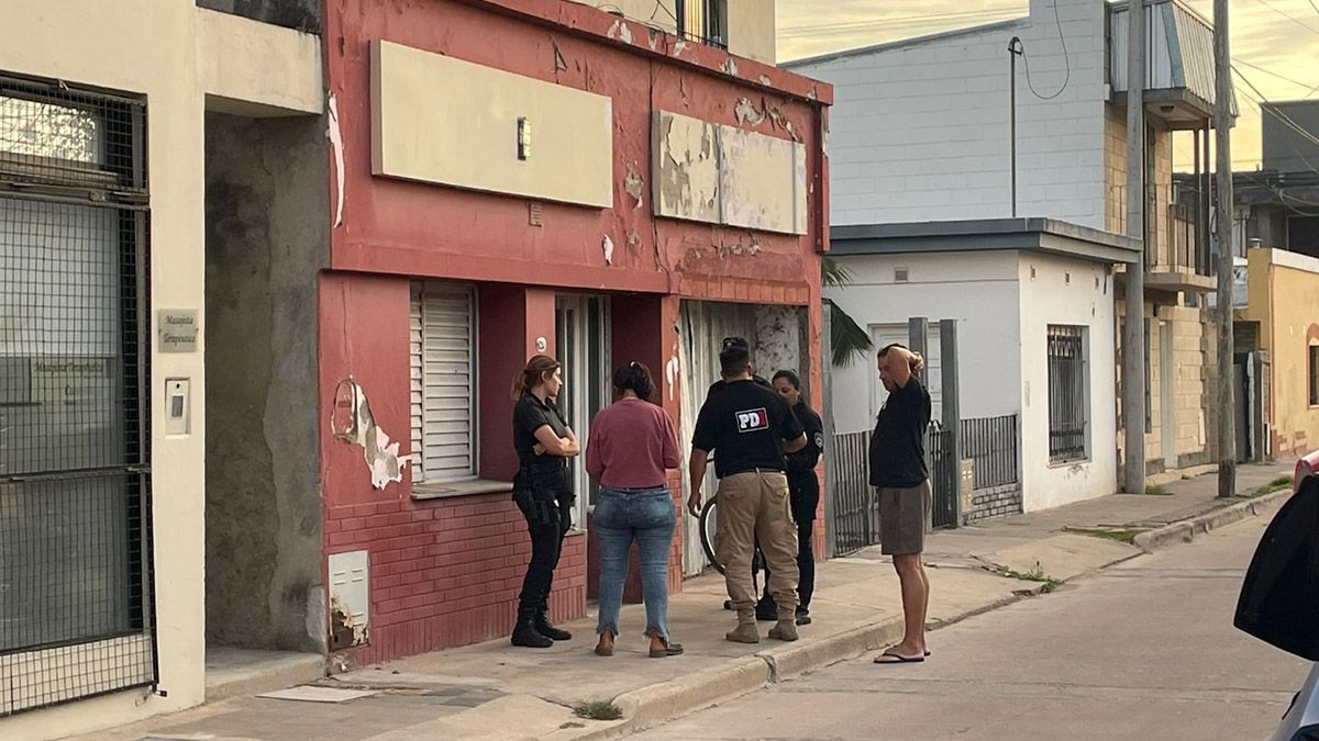 Se desconocen las circunstancias de la muerte del comunicador, cuyo cuerpo fue encontrado en el interior de su casa ubicada en calle Coronel Rodríguez al 1200. Se desconocen las circunstancias de la muerte del comunicador, cuyo cuerpo fue encontrado en el interior de su casa ubicada en calle Coronel Rodríguez al 1200.