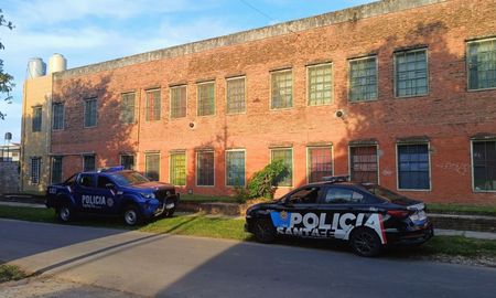 Al establecimiento educativo arribó personal policial. Al establecimiento educativo arribó personal policial.