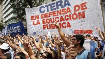 Paritaria nacional docente: con la mirada puesta en el DNU y la ley ómnibus de Javier Milei, los gremios y el Gobierno se reunirán en febrero