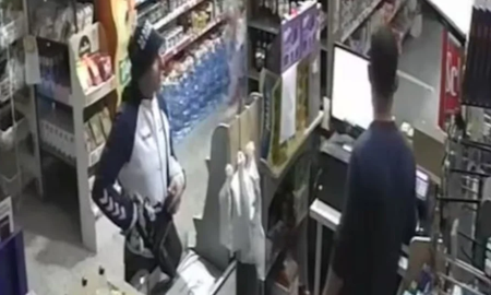 la plata: fingio ser plomero, robo una tarjeta de debito y se compro una bufanda de gimnasia la plata: fingio ser plomero, robo una tarjeta de debito y se compro una bufanda de gimnasia