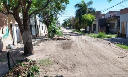 Hirieron de un disparo de arma de fuego a un adolescente en Pasaje Paraguay 6400 del barrio Los Hornos Hirieron de un disparo de arma de fuego a un adolescente en Pasaje Paraguay 6400 del barrio Los Hornos