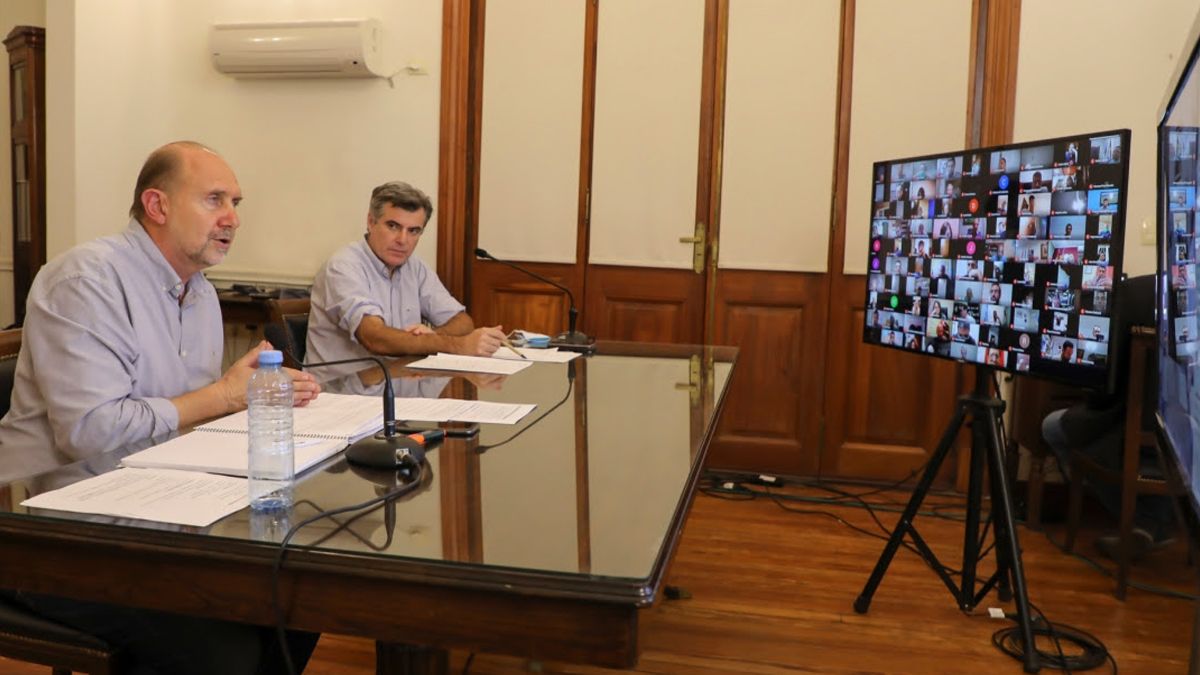 Esta tarde el mandatario encabezar&aacute; un encuentro virtual con los municipios y comunas interesados en cotejar los criterios para poner en marcha las primeras actividades deportivas.