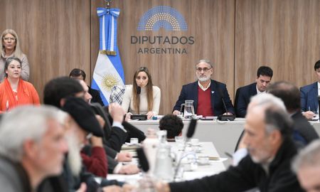 En medio de la caída en la producción de la industria y el cierre de establecimientos, directivos de la Confederación Argentina de la Mediana Empresa (CAME) y de la Unión Industrial Argentina (UIA) expusieron en la Cámara de Diputados. En medio de la caída en la producción de la industria y el cierre de establecimientos, directivos de la Confederación Argentina de la Mediana Empresa (CAME) y de la Unión Industrial Argentina (UIA) expusieron en la Cámara de Diputados.