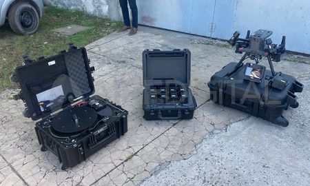 Los drones alcanzan hasta 120 metros de altura. Los drones alcanzan hasta 120 metros de altura.