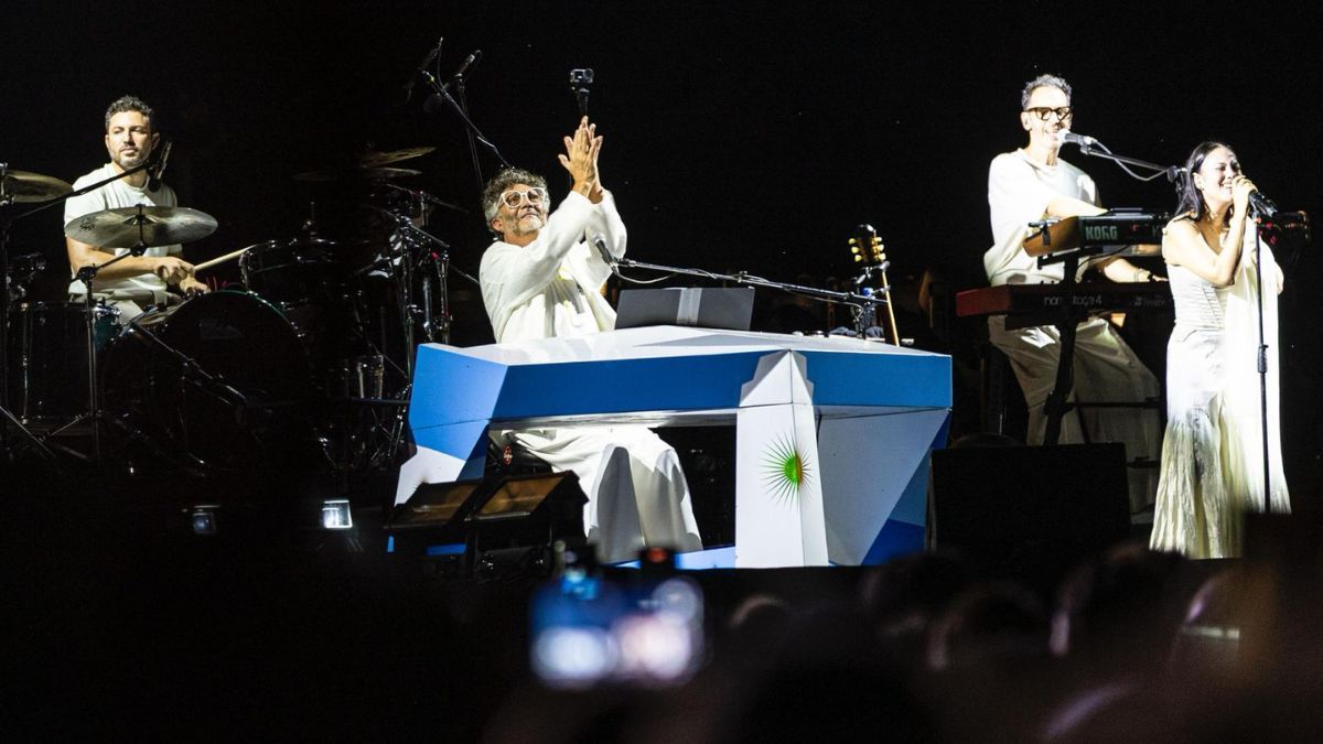 Fito inici&oacute; el show con la canci&oacute;n Tema de Piluso y las m&aacute;s de 280 mil personas presentes corearon &ldquo;Rosario siempre estuvo cerca&rdquo;.