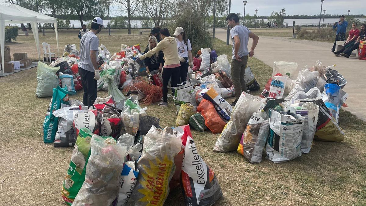 La última jornada de recolección de Más Río Menos Basura dejó más de 200 bolsas que llenaron 12 contenedores