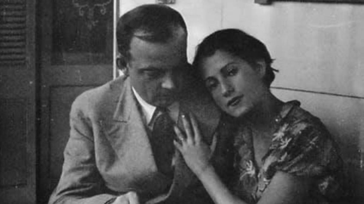 En septiembre de 1930, la artista plástica salvadoreña Consuelo Suncín-Sandoval Zeceña, de 29 años, llegó a la vida de Saint Exupéry, quien la invitó a volar sobre Buenos Aires apenas la conoció. El 1 de febrero de 1931 Antoine regresó a Francia y, en abril del mismo año, se casó con Consuelo en París.