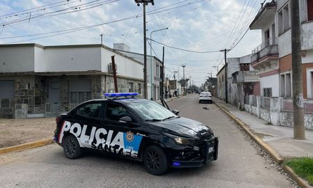Un hombre cayó desde el techo de una vivienda ubicada en calle Gaboto al 2200 y murió en el acto. Un hombre cayó desde el techo de una vivienda ubicada en calle Gaboto al 2200 y murió en el acto.