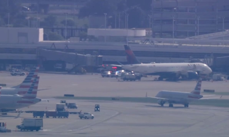 Encontraron a una mujer sin vida enredada en la máquina de equipajes de un aeropuerto de Estados Unidos. Encontraron a una mujer sin vida enredada en la máquina de equipajes de un aeropuerto de Estados Unidos.