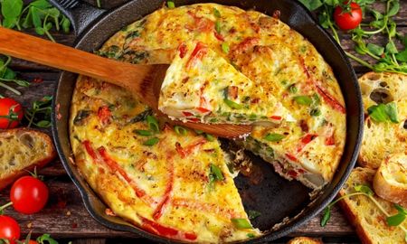 Con esta receta fácil, podrás preparar una frittata perfecta para tu próxima comida. Con esta receta fácil, podrás preparar una frittata perfecta para tu próxima comida.