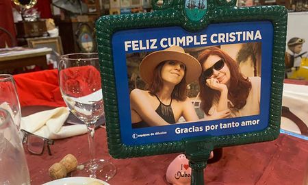 video: asi festejo cristina kirchner su cumpleanos junto a alberto fernandez video: asi festejo cristina kirchner su cumpleanos junto a alberto fernandez