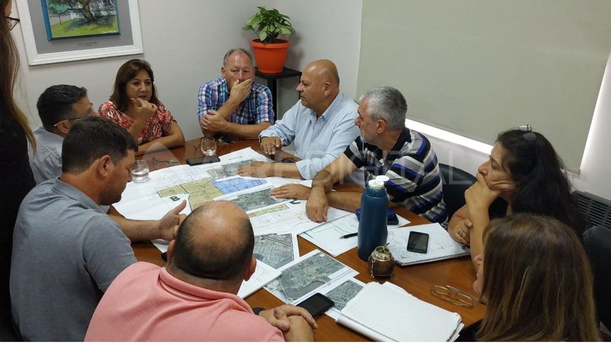 Daniela Q&uuml;esta encabez&oacute; una reuni&oacute;n con Protecci&oacute;n Civil para trabajar en la situaci&oacute;n que afecta a Santo Tom&eacute; tras el temporal del fin de semana pasado.&nbsp;