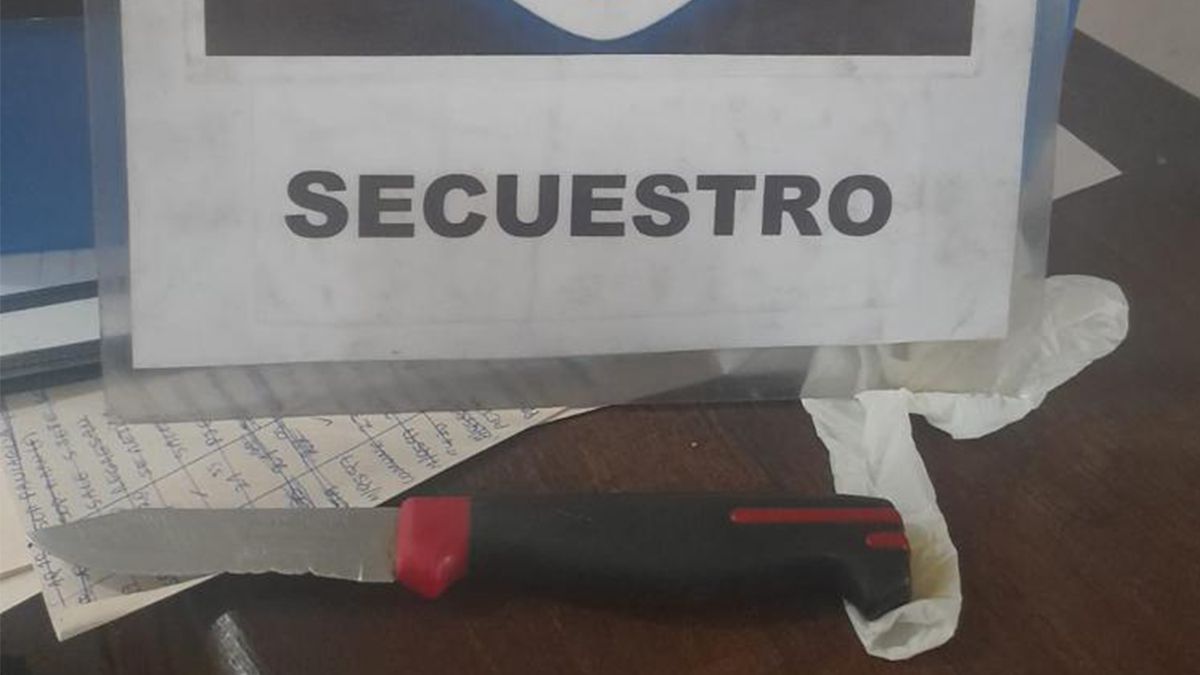 Al joven que iban en la moto le secuestraron un cuchillo.