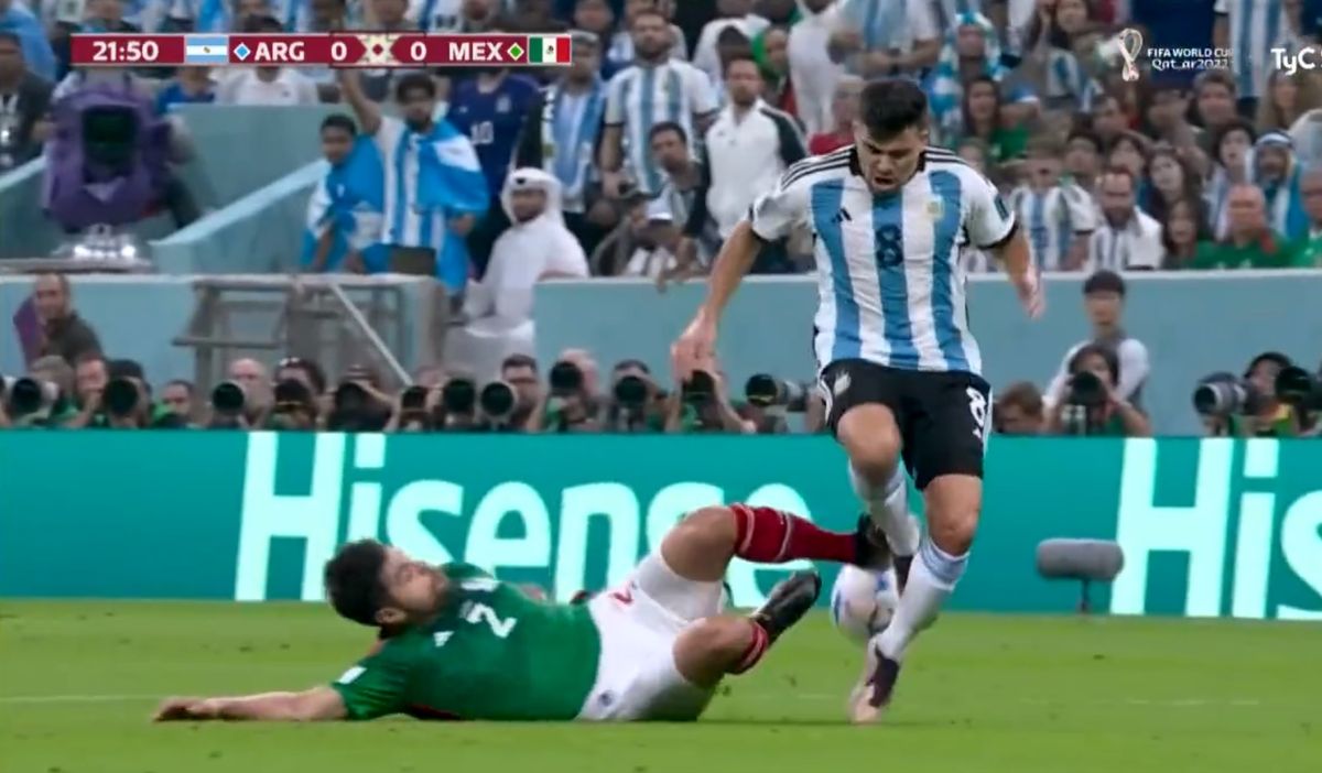 El club andaluz informó hoy en su parte médico que Acuña se someterá mañana "a pruebas de imagen para evaluar las molestias en el isquiotibial derecho" que lo obligaron a salir del campo de juego. El club andaluz informó hoy en su parte médico que Acuña se someterá mañana "a pruebas de imagen para evaluar las molestias en el isquiotibial derecho" que lo obligaron a salir del campo de juego.