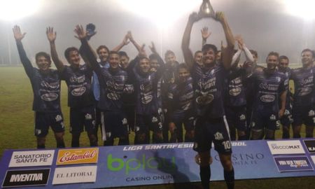 La Salle goleó 8-1 a Gimnasia y se consagró campeón del cuadrangular clasificatorio a la Copa Santa Fe 2022. La Salle goleó 8-1 a Gimnasia y se consagró campeón del cuadrangular clasificatorio a la Copa Santa Fe 2022.