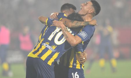 Clásico rosarino: Central le ganó 1 a 0 a Newells por la fecha 7 de la Copa de la Liga Profesional. Clásico rosarino: Central le ganó 1 a 0 a Newells por la fecha 7 de la Copa de la Liga Profesional.