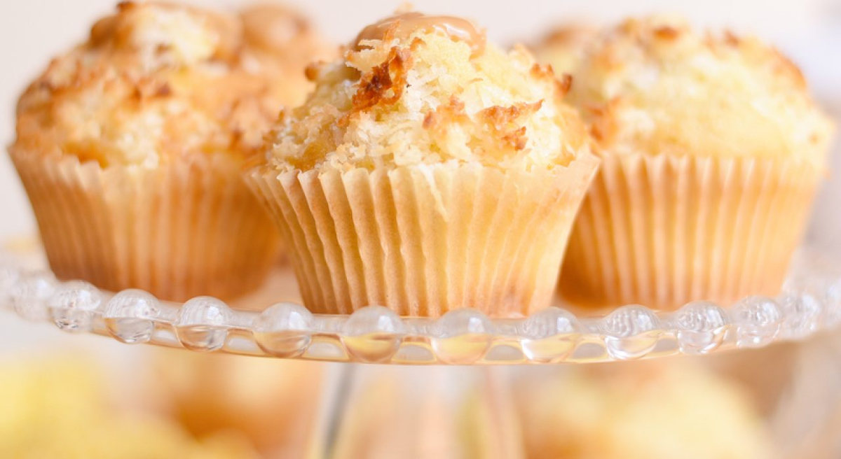 Los muffins de coco y leche condensada son un postre delicioso y fácil de preparar en casa. Los muffins de coco y leche condensada son un postre delicioso y fácil de preparar en casa. 