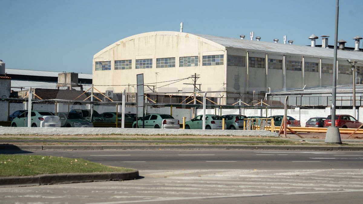 El terreno desde hace años se utiliza para el uso de cocheras. El terreno desde hace años se utiliza para el uso de cocheras.