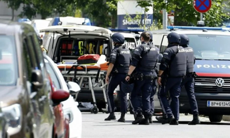 La Policía confirmó que el presunto autor del tiroteo era un joven de 22 años, exalumno del centro, quien al parecer se habría suicidado tras los disparos. La Policía confirmó que el presunto autor del tiroteo era un joven de 22 años, exalumno del centro, quien al parecer se habría suicidado tras los disparos.