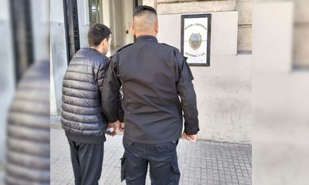 Recapturaron frente a la Municipalidad de Santa Fe al detenido que se había fugado del hospital Cullen. Recapturaron frente a la Municipalidad de Santa Fe al detenido que se había fugado del hospital Cullen.