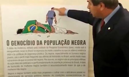 repudio en brasil: un diputado conservador destrozo un cartel contra el racismo y dijo que lo volveria a hacer repudio en brasil: un diputado conservador destrozo un cartel contra el racismo y dijo que lo volveria a hacer