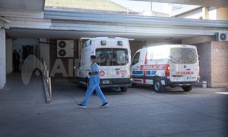 Un ambulancia embistió a un motociclista que fue trasladado al Hospital Cullen por prevención. Imagen ilustrativa. Un ambulancia embistió a un motociclista que fue trasladado al Hospital Cullen por prevención. Imagen ilustrativa.