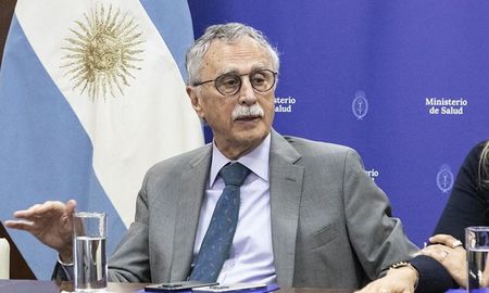 El ministro de Salud de la Nación, Mario Lugones, manifestó que, junto a sus pares provinciales, busca impulsar un “sistema sanitario verdaderamente federal”. El ministro de Salud de la Nación, Mario Lugones, manifestó que, junto a sus pares provinciales, busca impulsar un “sistema sanitario verdaderamente federal”.