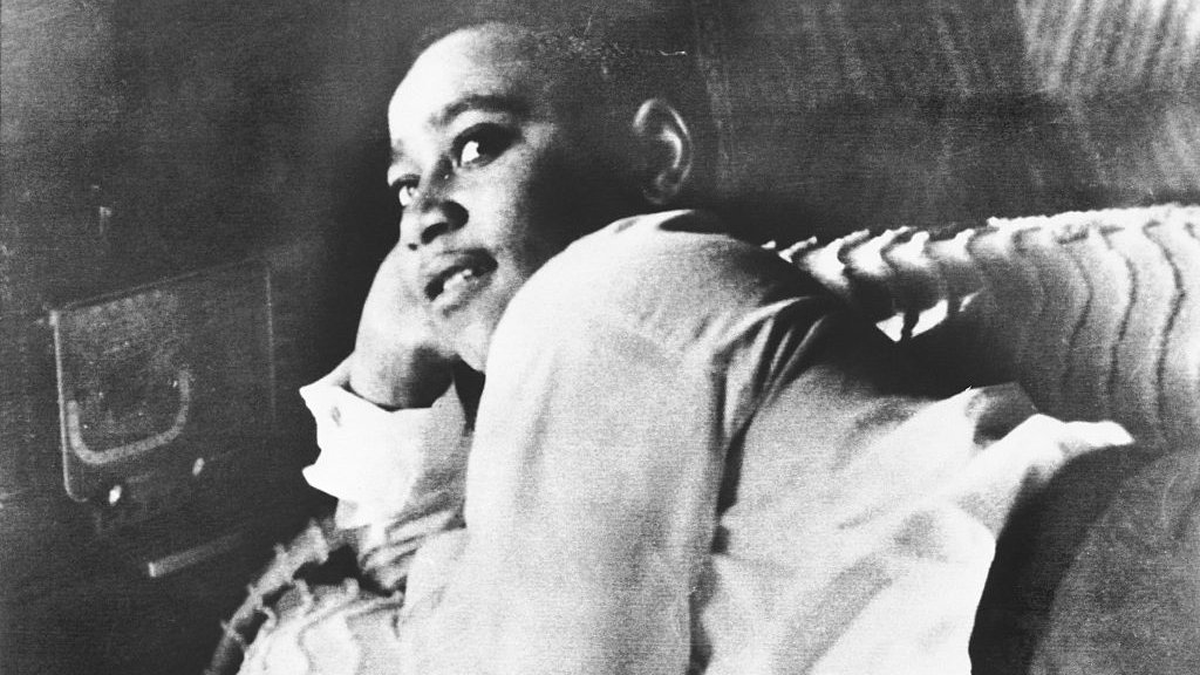 Emmett Till: el caso del brutal asesinato de un adolescente negro en EE.UU. que fue reabierto m&aacute;s de 60 a&ntilde;os despu&eacute;s por la "confesi&oacute;n" de la mujer a la que "acos&oacute;".