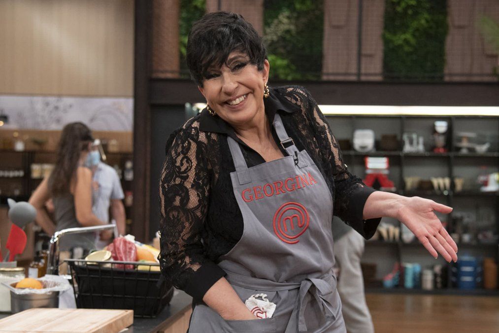 Georgina Barbarrosa sorprendió con su look en MasterChef.