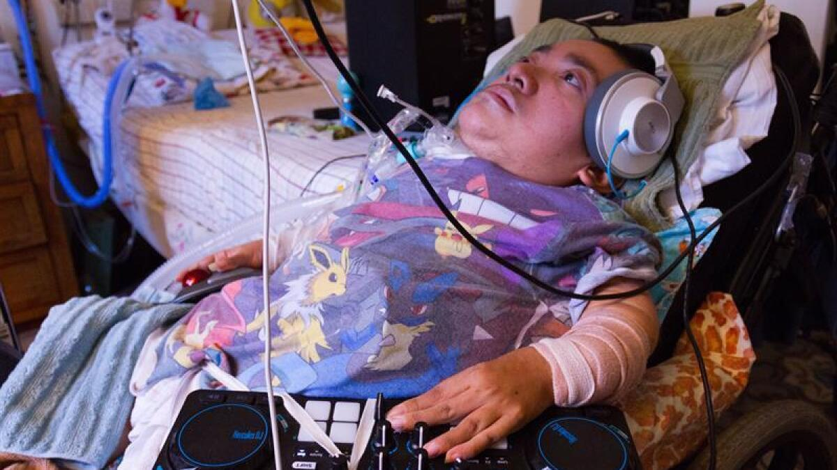 Daniel Amaya sufre de osteogenesis imperfecta. Daniel Amaya sufre de osteogenesis imperfecta.