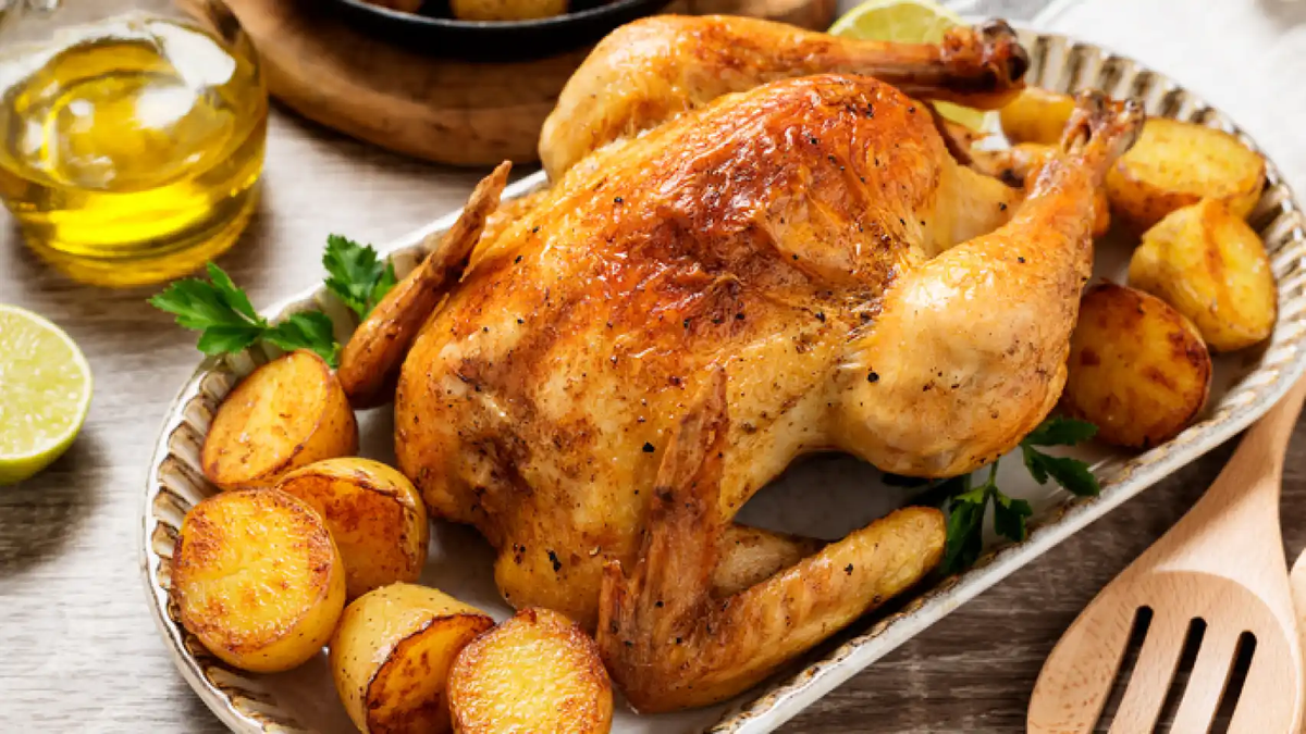 El pollo asado es una de las mejores opciones para cocinar los fines de semana. El pollo asado es una de las mejores opciones para cocinar los fines de semana.