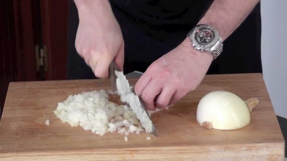 El novedoso truco para cortar cebolla de manera más rápida