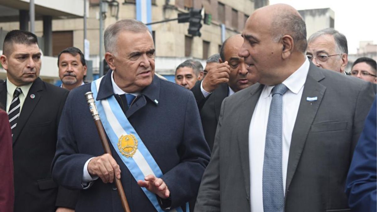 El gobernador de Tucumán, Osvaldo Jaldo, junto a su antecesor, Juan Manzur.