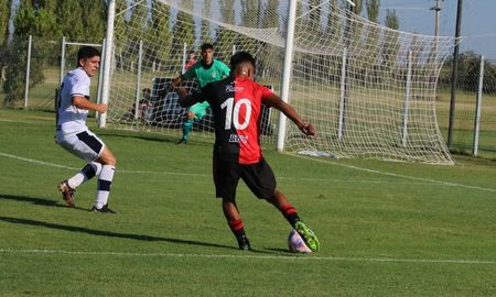 El partido se disputó en el predio 4 de Junio y contó con el arbitraje de Agustín Flores. El partido se disputó en el predio 4 de Junio y contó con el arbitraje de Agustín Flores.