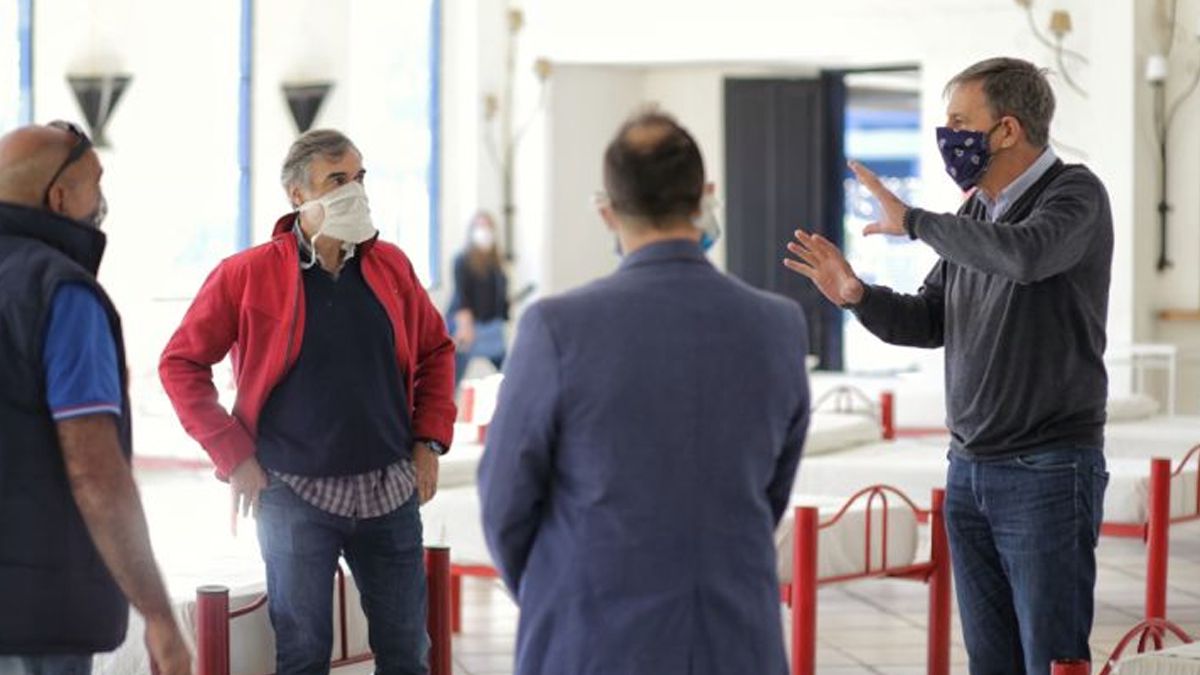 El intendente Emilio Jat&oacute;n recorri&oacute; el dispositivo de aislamiento ubicado en los camping de Upcn y Asoem este jueves por la ma&ntilde;ana.&nbsp;