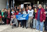 Organismos de derechos humanos, familiares de las víctimas y organizaciones sociales se concentraron frente a los Tribunales Federales de Santa Fe durante la jornada de alegatos de la causa Laguna Paiva II, un juicio histórico que investiga el abandono de niños, niñas y adolescentes como delito de lesa humanidad durante la última dictadura. Organismos de derechos humanos, familiares de las víctimas y organizaciones sociales se concentraron frente a los Tribunales Federales de Santa Fe durante la jornada de alegatos de la causa Laguna Paiva II, un juicio histórico que investiga el abandono de niños, niñas y adolescentes como delito de lesa humanidad durante la última dictadura.