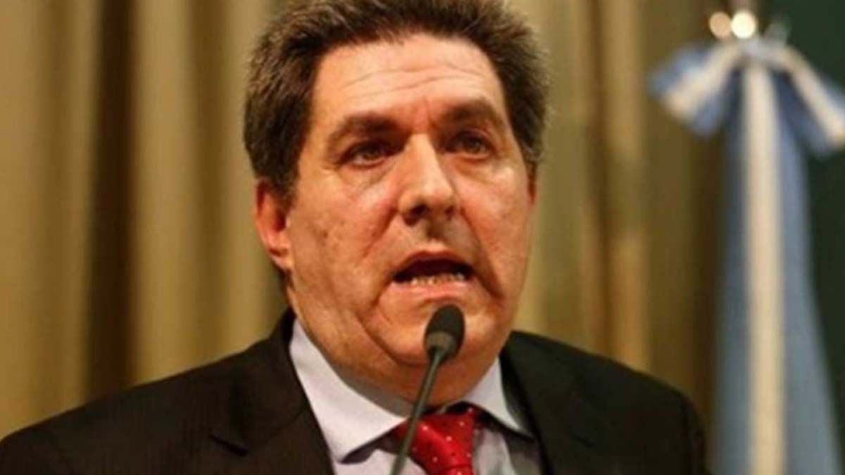 El camarista Gemignani emitió un “saludo” con los siguientes contenidos: “¡¡¡Feliz día para todas!!! ¡¡¡Especialmente para las delincuentes!!! ¡Solo se alcanzará la igualdad cuando se les reconozca el derecho a delinquir! ¡¡¡Y también entonces sean pertinentemente penadas!!! ¡¡¡Mientras tanto poniéndolas en evidencia!!! ¡¡¡Gran abrazo !!!! Hasta que la igualdad no sea solo relato!!!”.