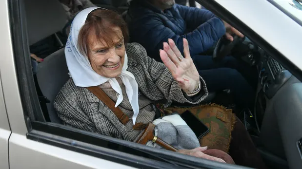 Lidia Estela Mercedes Miy Uranga, conocida entrañablemente por toda la sociedad argentina como Taty Almeida, falleció dejando un vacío irremplazable en el movimiento de derechos humanos.