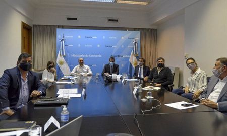 La Comisión Bicameral Mixta de Movilidad Previsional dio dictamen a la nueva fórmula jubilatoria que propone el Gobierno nacional. La Comisión Bicameral Mixta de Movilidad Previsional dio dictamen a la nueva fórmula jubilatoria que propone el Gobierno nacional.